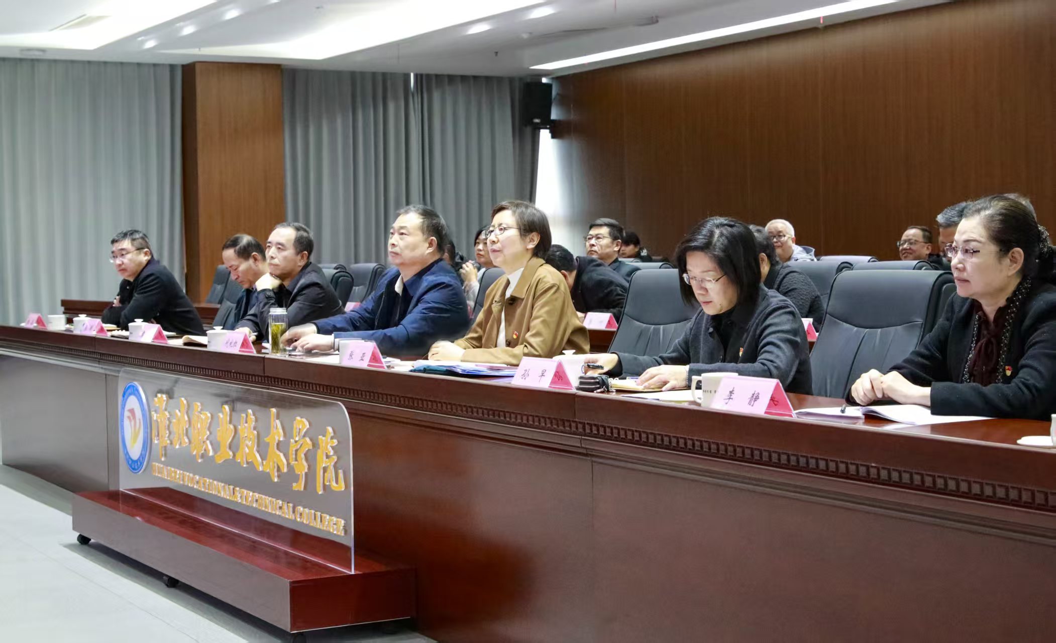 我院组织收看学习贯彻党的二十届四中全会精神省委宣讲团报告会