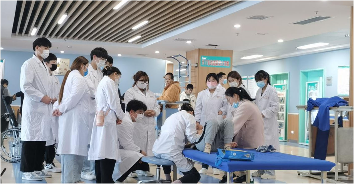 助产康复班学生见习活动01.jpg