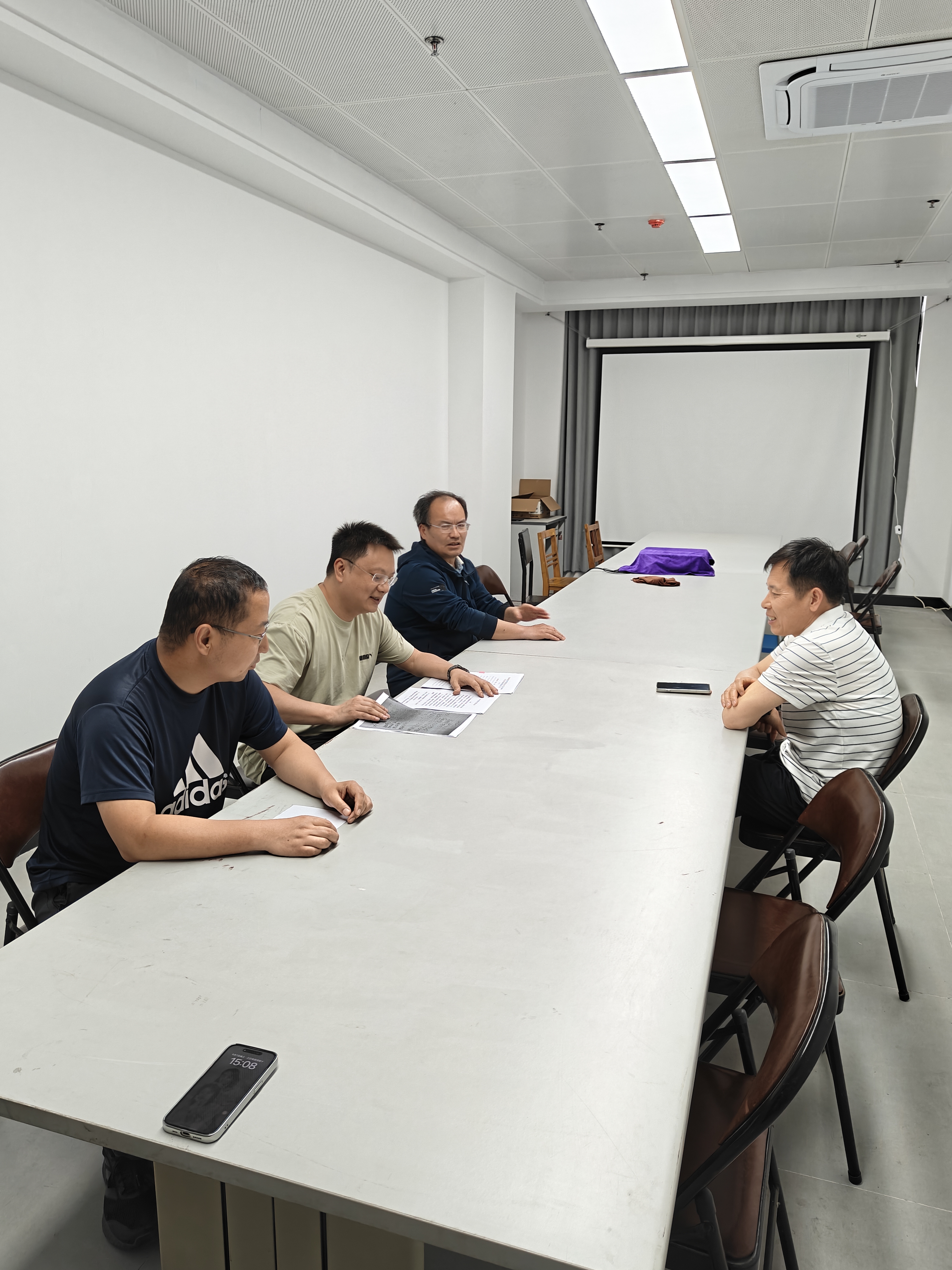 馆务会-4.11.jpg